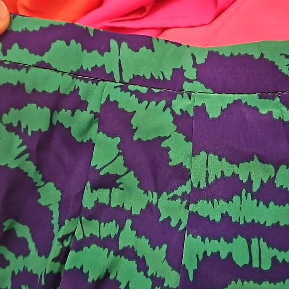 ANTHROPOLOGIE Sketchbook printed Silky pleated shorts In Blue/green. Size small - Picture 8 of 8